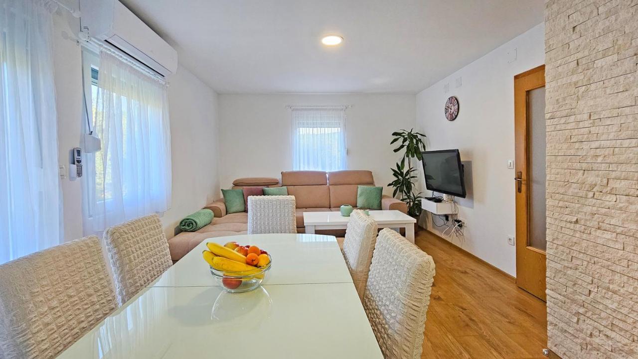 מוסטר Holiday Home Natura With Private Pool מראה חיצוני תמונה