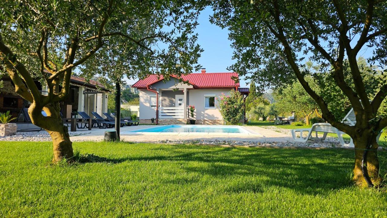 מוסטר Holiday Home Natura With Private Pool מראה חיצוני תמונה