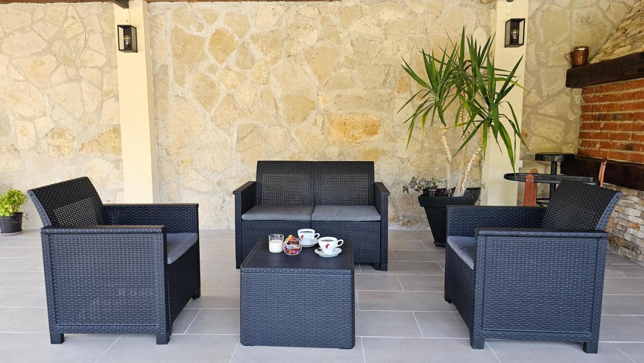 מוסטר Holiday Home Natura With Private Pool מראה חיצוני תמונה